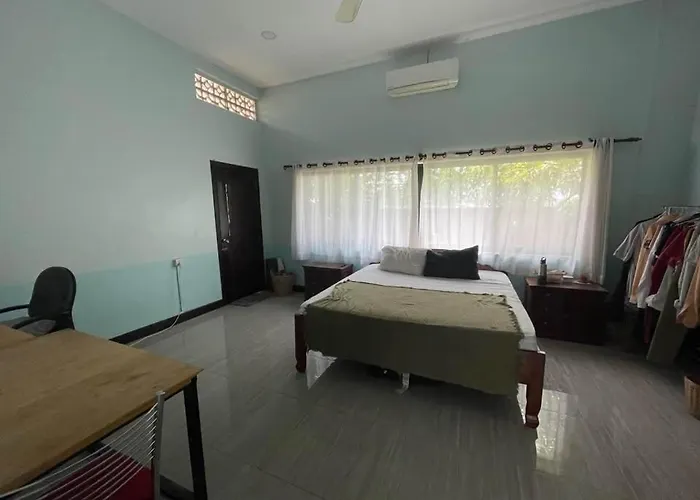 Light-filled 2 Bedroom With Private